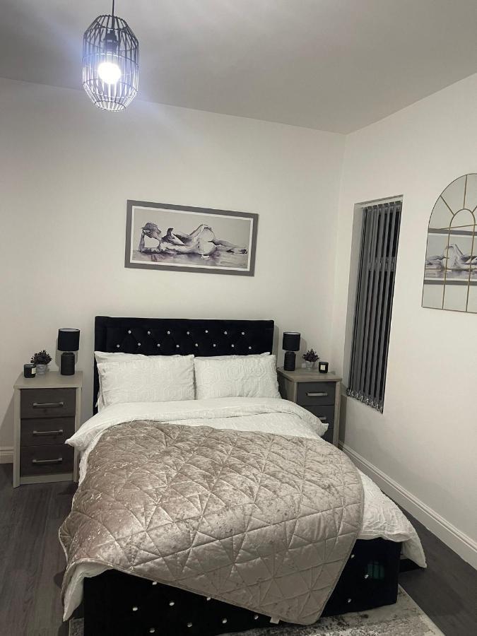 Short Stopzzz & Indoor Hot Tub Manchester Zewnętrze zdjęcie