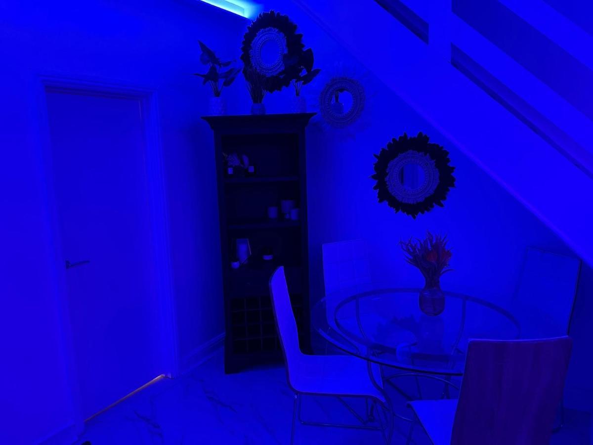 Short Stopzzz & Indoor Hot Tub Manchester Zewnętrze zdjęcie