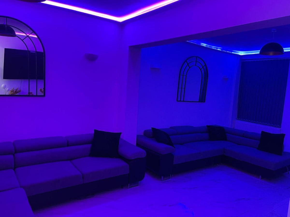 Short Stopzzz & Indoor Hot Tub Manchester Zewnętrze zdjęcie