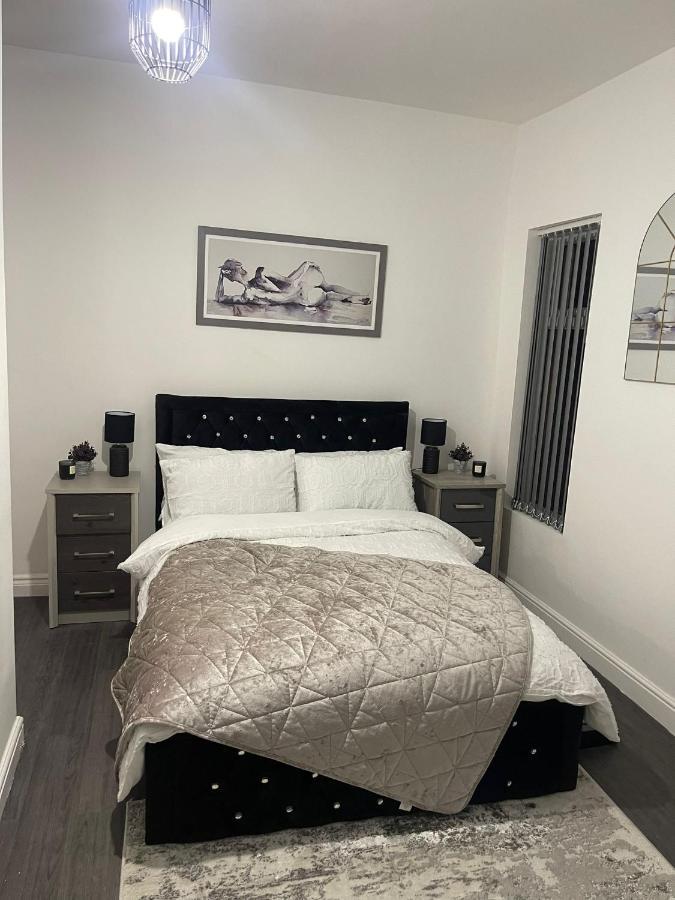 Short Stopzzz & Indoor Hot Tub Manchester Zewnętrze zdjęcie