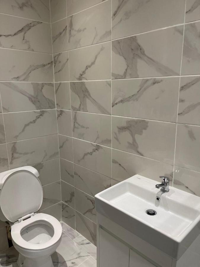 Short Stopzzz & Indoor Hot Tub Manchester Zewnętrze zdjęcie